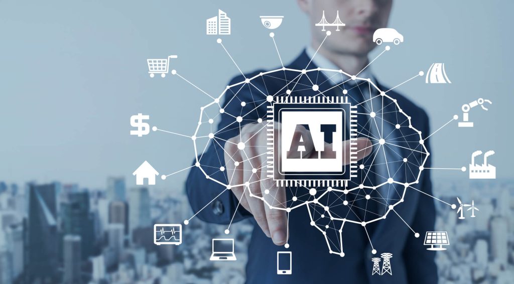 Yapay zeka ve otomasyon çözümleri gösteren laptop ve robotik kol